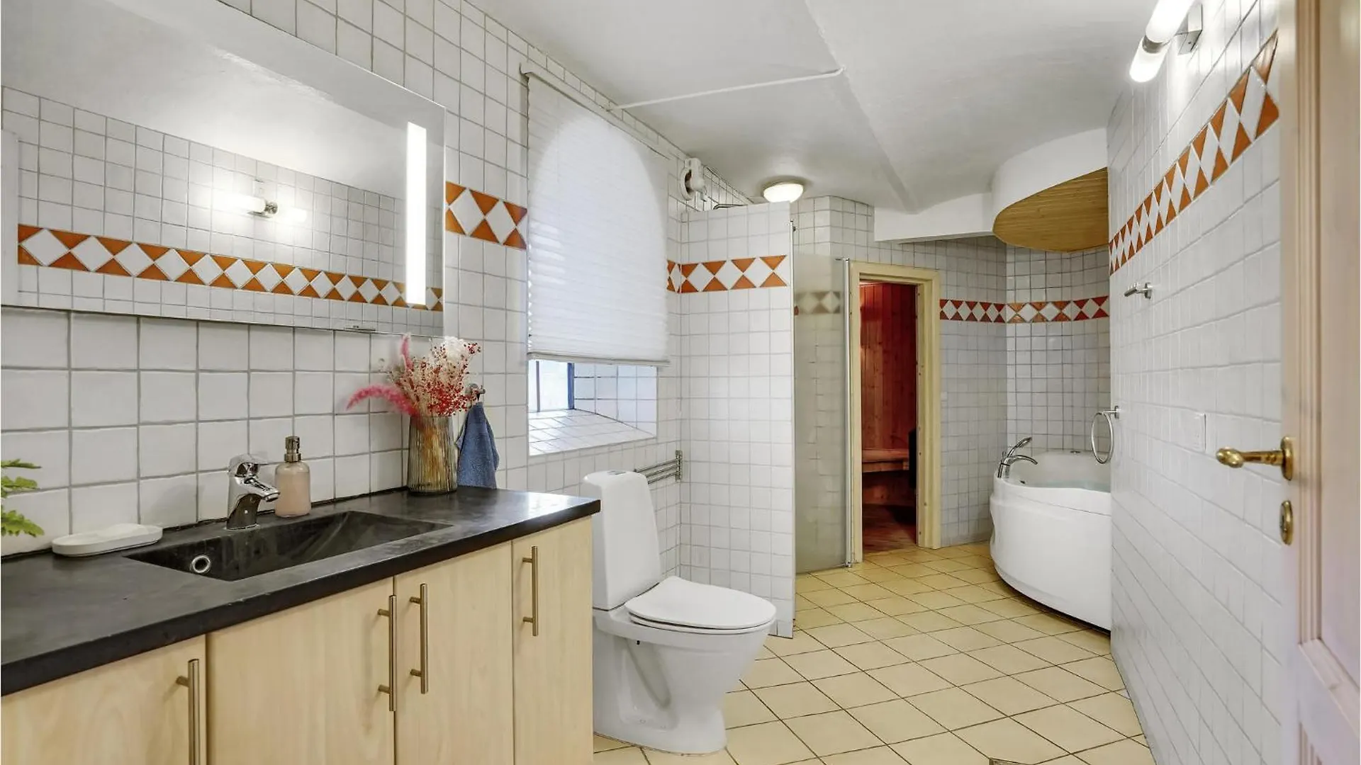Nice Apartment In Esbjerg V With Wifi 0*,